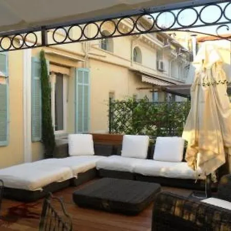 Luxury Three Bed In Just A Couple Of Minutes Walk To The Palais And Beaches 669